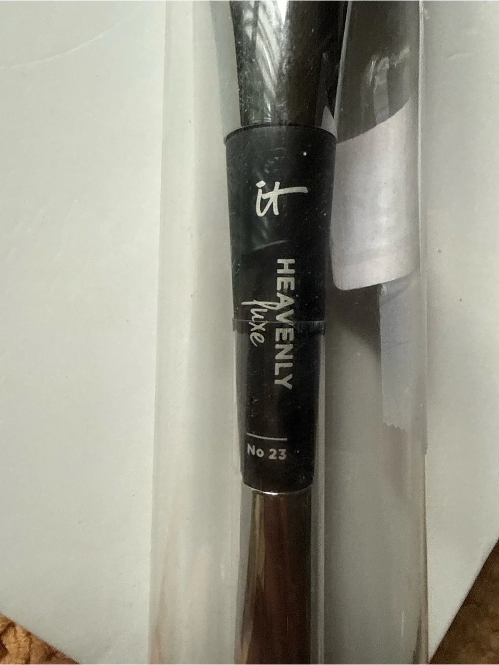 it cosmetics Dual-Ended Makeup Brush in Black and White